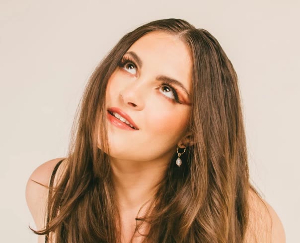 Jillian Rossi, press photograph.