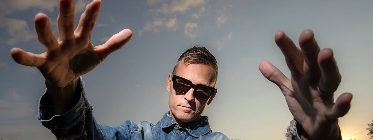 Kaskade, press photograph.